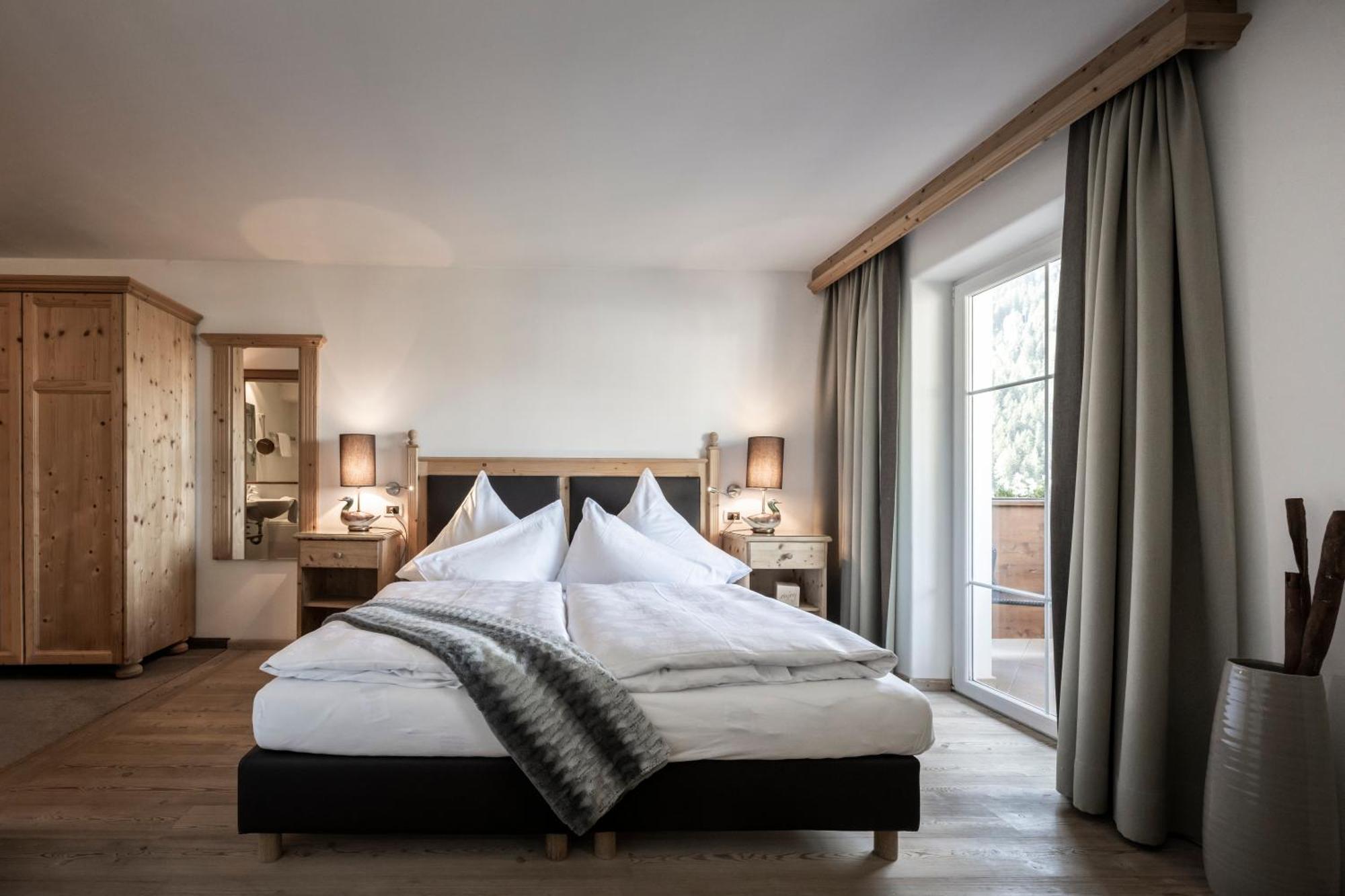 Hotel Acadia - Adults Mountain Home Selva di Val Gardena Dış mekan fotoğraf
